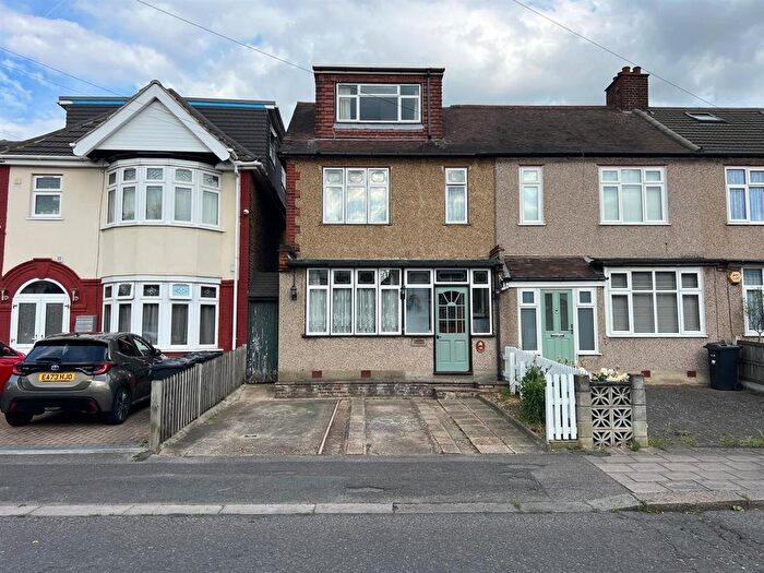 2 Bedroom Property For Sale In Grove Road, Chadwell Heath, RM6