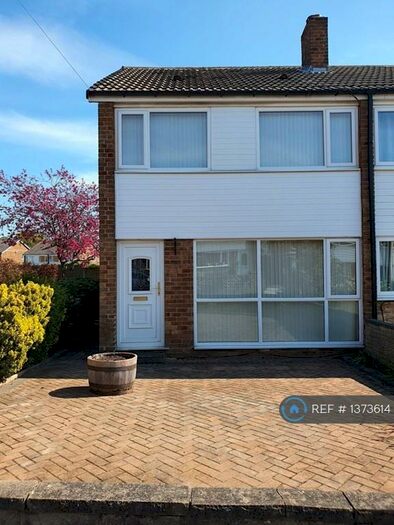 3 Bedroom Semi-Detached House To Rent In Moorgate Road, Kippax, Leeds, LS25
