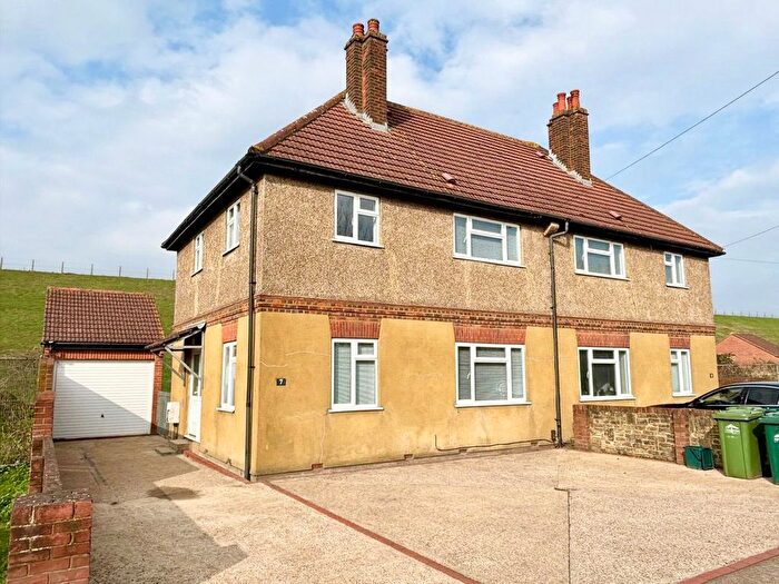 2 Bedroom Terraced House To Rent In New Road, Shepperton, TW17