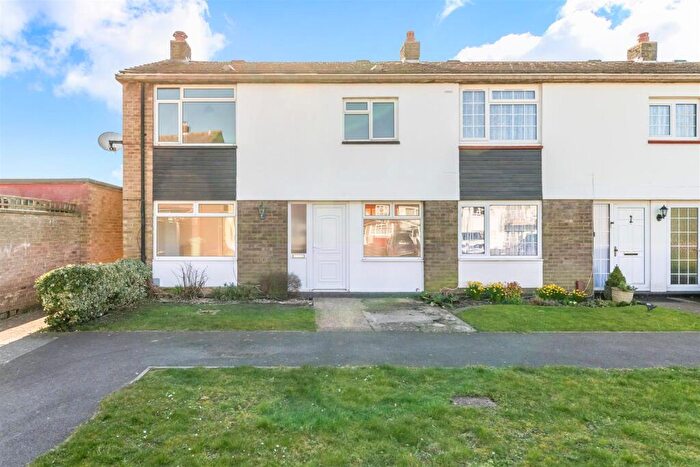 3 Bedroom Mews To Rent In Chetwode Road, Tadworth, KT20