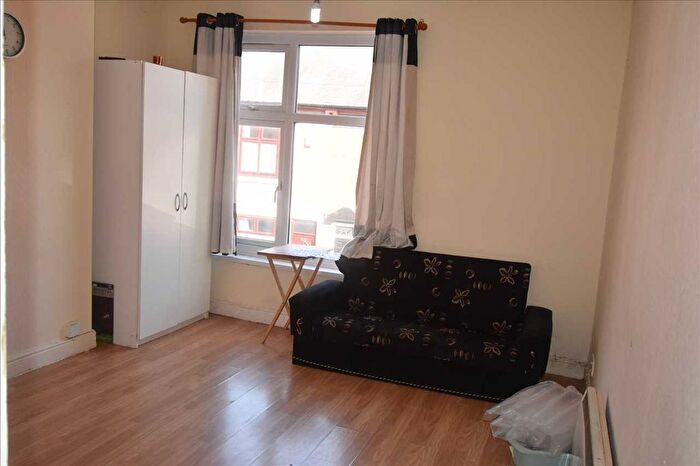 1 Bedroom Flat To Rent In Mere Road Upstairs Flat, Leicester, LE5