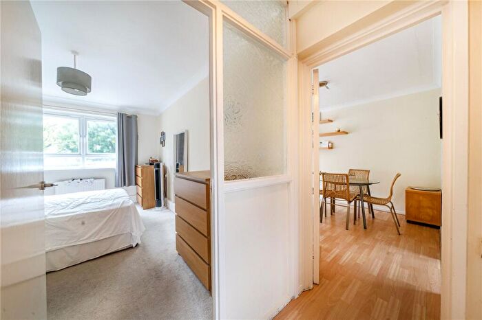 1 Bedroom Apartment For Sale In Cornford Grove, London, SW12