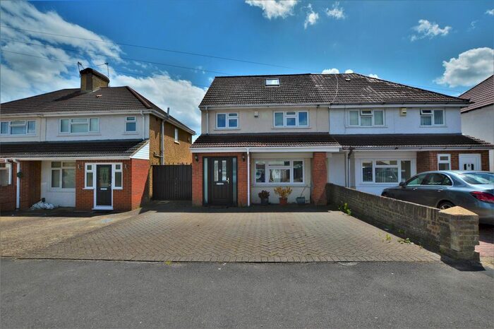 4 Bedroom Semi-Detached House To Rent In Gloucester Avenue, Slough, SL1