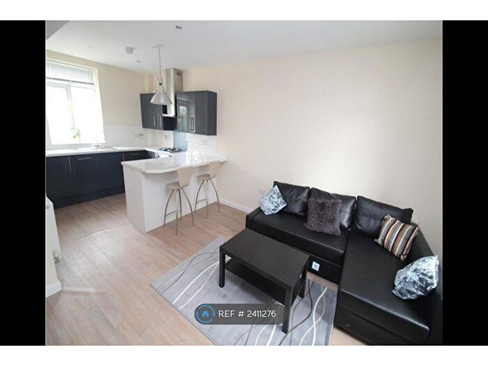 1 Bedroom Flat To Rent In King Lane, Leeds, LS17