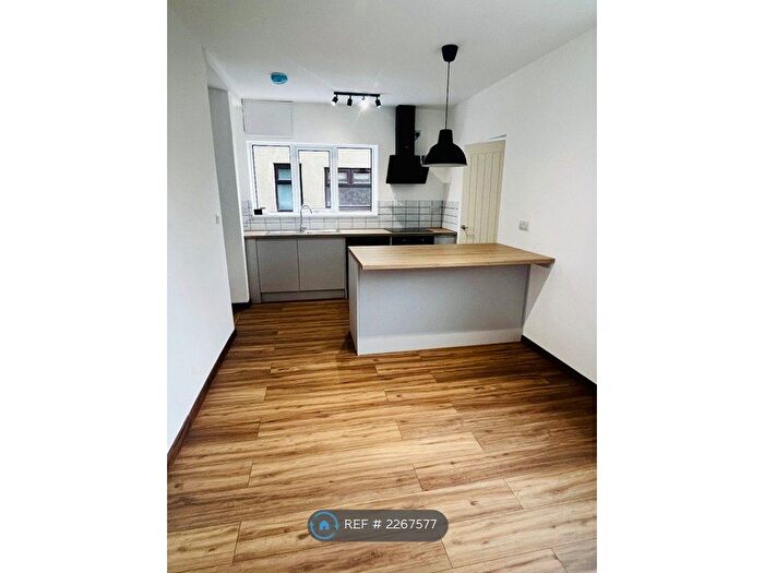3 Bedroom Semi-Detached House To Rent In Abbots Road, Scunthorpe, DN17