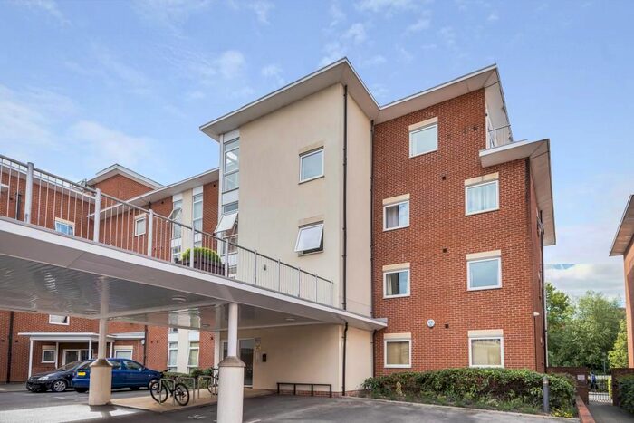 2 Bedroom Flat To Rent In Kerr Place, Aylesbury, HP21