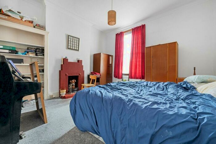 5 Bedroom End Of Terrace House For Sale In St. Andrew's Grove, London, N16