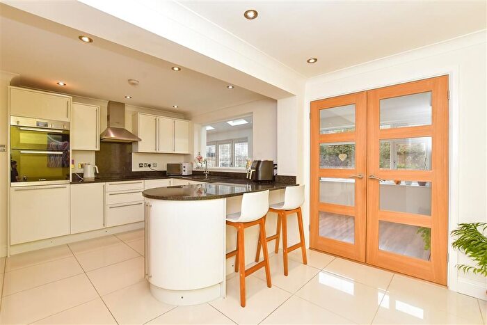 4 Bedroom Detached House For Sale In Loxwood Road, Lovedean, Waterlooville, Hampshire, PO8
