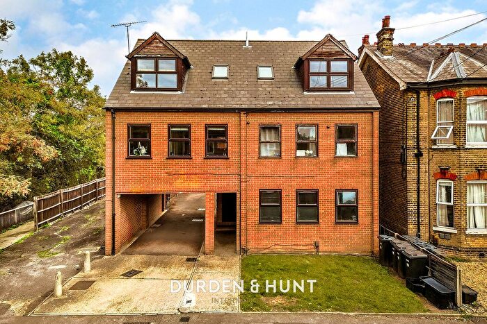 2 Bedroom Flat For Sale In Washington Road, South Woodford, E18