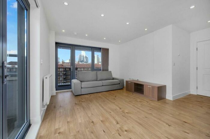 2 Bedroom Flat To Rent In Christian Street, Shadwell, London, E1