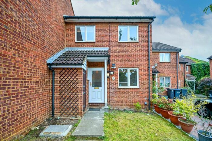 4 Bedroom Terraced House To Rent In St Georges Gardens, Surbiton, KT6