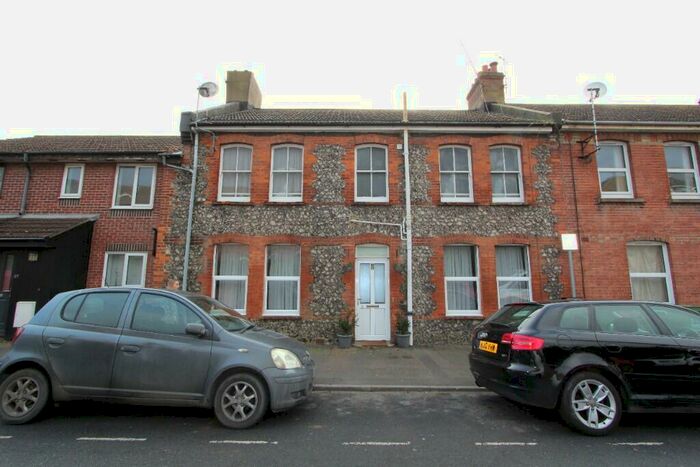 2 Bedroom Flat To Rent In Commercial Road, Eastbourne, East Sussex, BN21