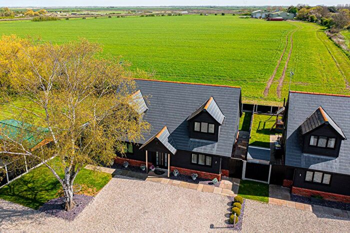 4 Bedroom Detached House For Sale In Little Wakering Road, Southend-On-Sea, SS3