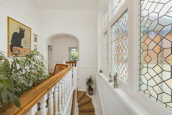 2 Bedroom Flat To Rent In Manor Park, Chislehurst, BR7