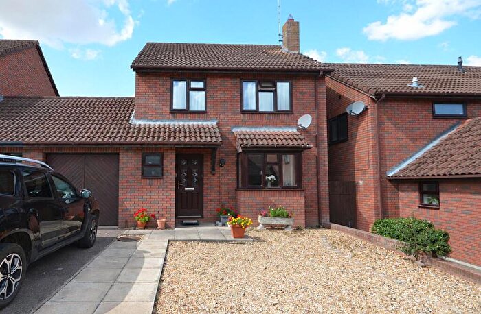 3 Bedroom Detached House For Sale In Broadlands, Raunds, Northamptonshire, NN9