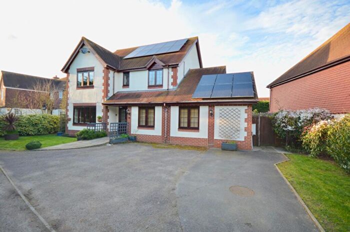 6 Bedroom Detached House For Sale In Bridport Way, Braintree, CM7