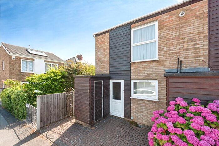 2 Bedroom End Of Terrace House For Sale In Edwards Close, Worcester Park, KT4