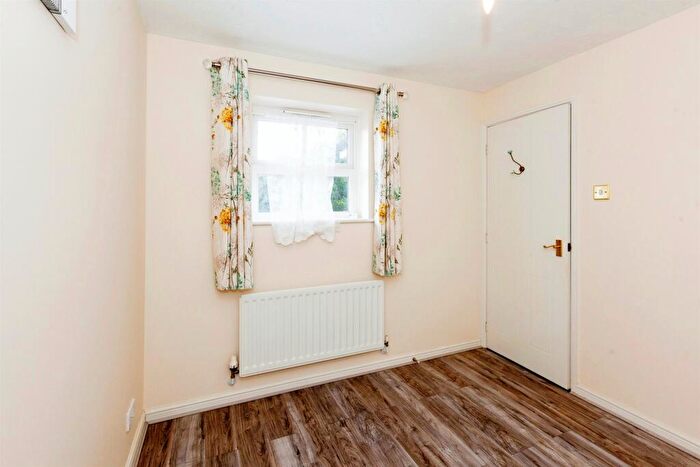 4 Bedroom Detached House For Sale In Moor Furlong, Slough, SL1