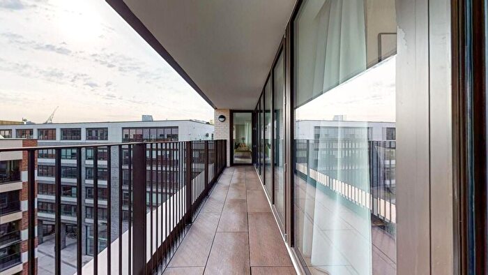 3 Bedroom Apartment To Rent In Cremer Street, London, E2