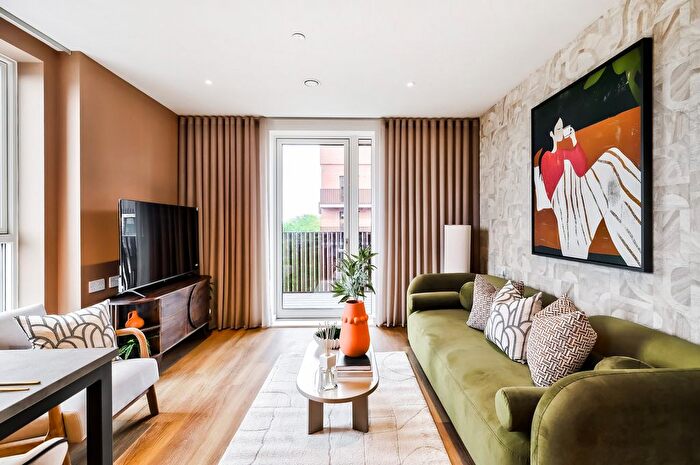 2 Bedroom Flat For Sale In Heybourne Park, London, NW9