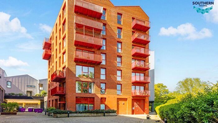 2 Bedroom Flat For Sale In Waterway Building, Hart Yard, Bow, London, E3