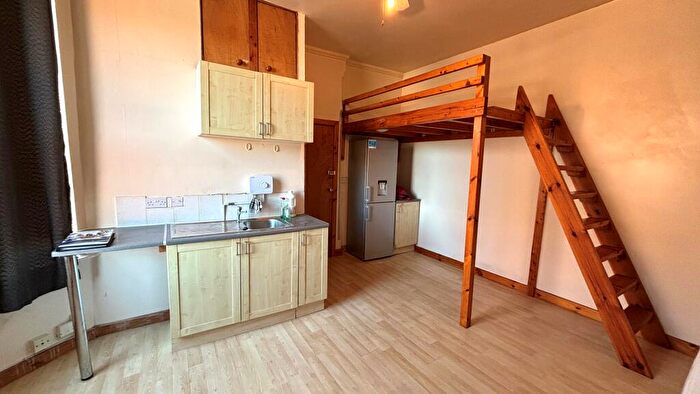 1 Bedroom Apartment To Rent In Radcliffe Road, NG2