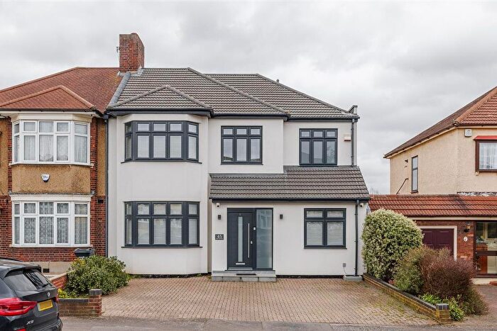 4 Bedroom Property For Sale In South View Drive, South Woodford, E18