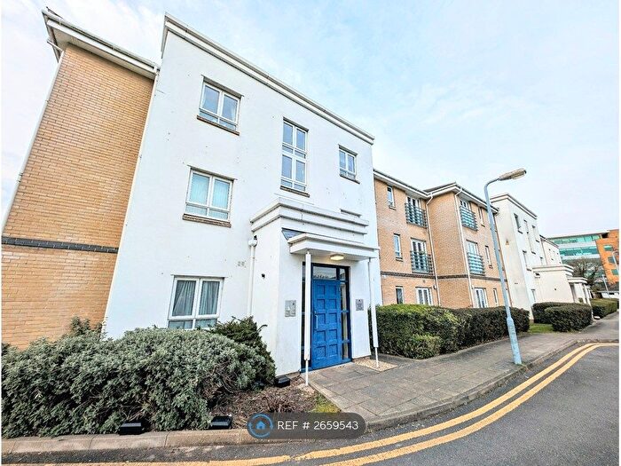 2 Bedroom Flat To Rent In Sovereign Heights, Slough, SL3
