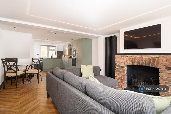 2 Bedroom Terraced House To Rent In High Street, Redbourn, AL3