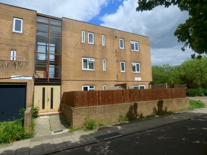 1 Bedroom Apartment To Rent In Polruan Place, Fishermead, MK6