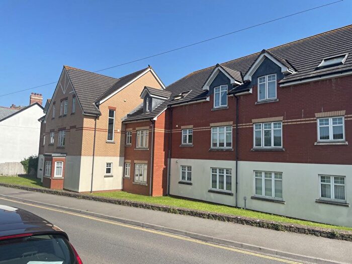 2 Bedroom Flat To Rent In Clovelly Road, Bideford, EX39