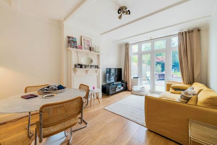 4 Bedroom Detached House To Rent In Nether Street, Finchley, N12