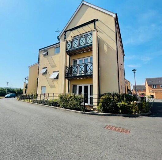 2 Bedroom Flat To Rent In Wagtail Crescent, Portishead, BS20