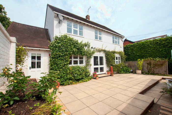 3 Bedroom Detached House To Rent In Lashbrook Road, Henley-on-Thames, RG9