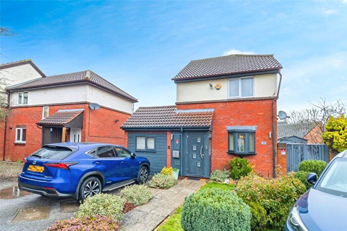 2 Bedroom Detached House For Sale In Whitsun Pasture, Willen Park, Milton Keynes, Buckinghamshire, MK15