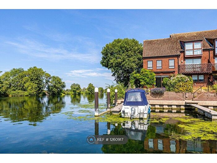 3 Bedroom Semi-Detached House To Rent In Temple Mill Island, Marlow, SL7