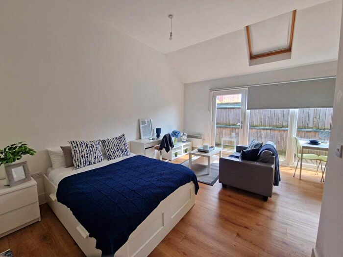 Flat To Rent In Town Hall, Bexley Square, Salford, Manchester, M3