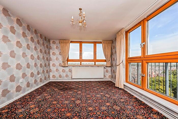 3 Bedroom Flat For Sale In Croxteth Drive, Liverpool, L17