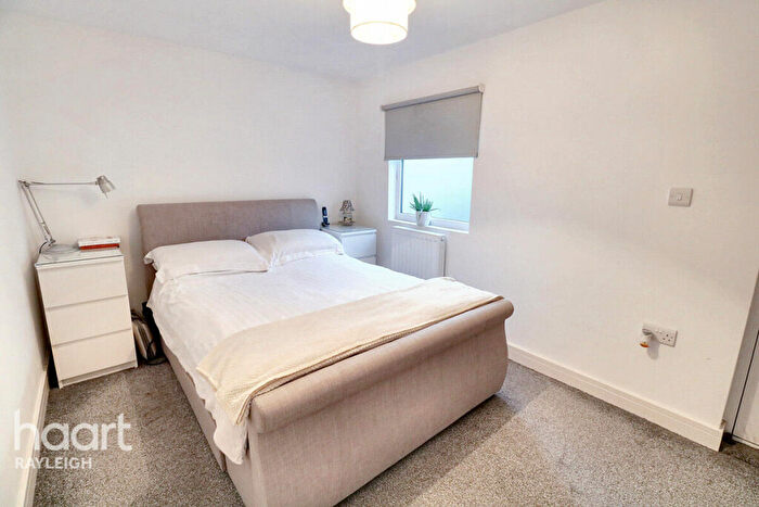 2 Bedroom Bungalow For Sale In Rawreth Lane, Wickford, SS11