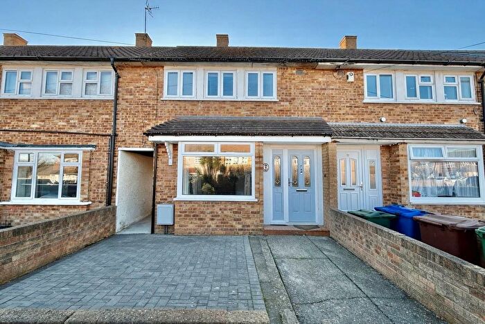 3 Bedroom Property To Rent In Monnow Green, South Ockendon, RM15