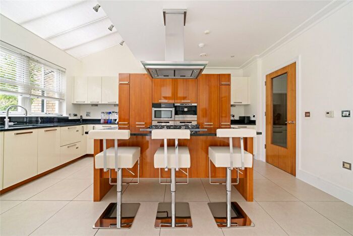 5 Bedroom Detached House To Rent In Gainsborough Place, Cobham, Surrey, KT11