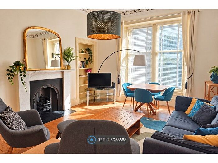 2 Bedroom Flat To Rent In Teviot Place, Edinburgh, EH1