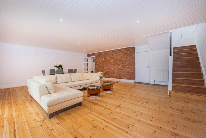 2 Bedroom Cottage To Rent In Lower Ham Road, Kingston Upon Thames, KT2