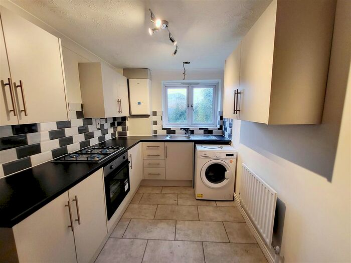 2 Bedroom Flat To Rent In Peal Close, Hoo, Rochester, ME3