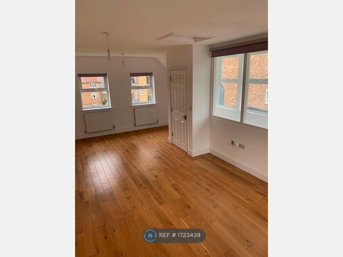 2 Bedroom Flat To Rent In Sportsman Place, London, E2