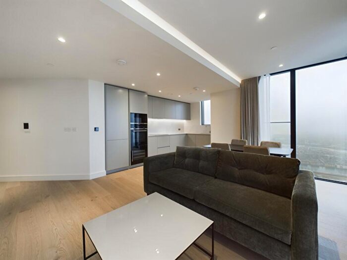 2 Bedroom Apartment For Sale In Harcourt Tower, Canarf Wharf, E14