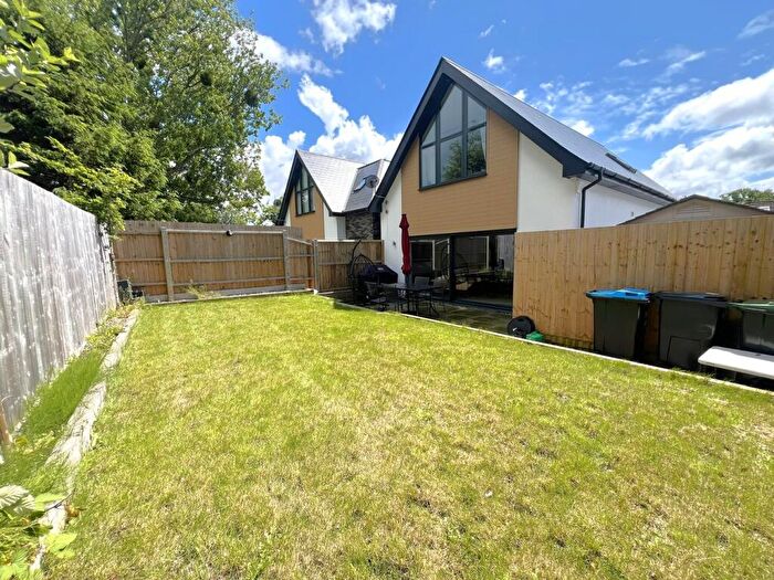 3 Bedroom Chalet To Rent In Lavender Gardens, Broadstone, BH18