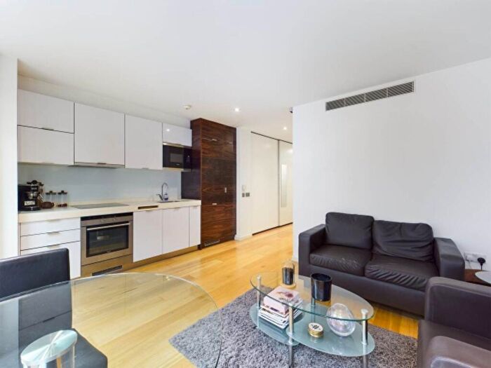Studio To Rent In Fairmont Avenue, Ontario Tower, E14