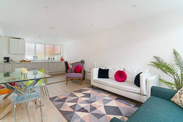 2 Bedroom Flat To Rent In Clarendon Street, Leamington Spa, CV32