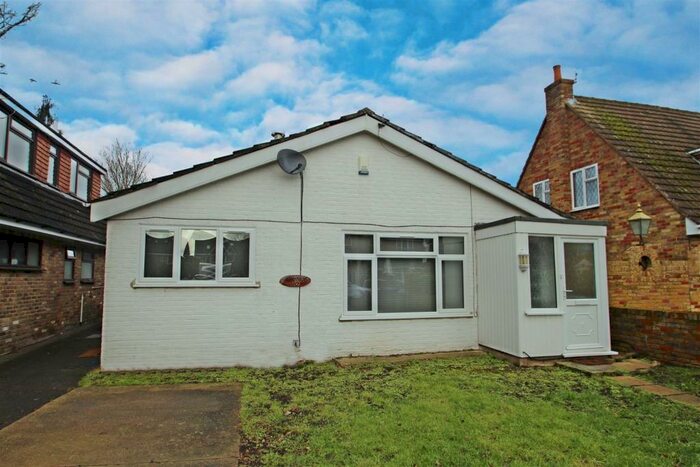 4 Bedroom Detached Bungalow To Rent In Hardings Row, Iver, SL0